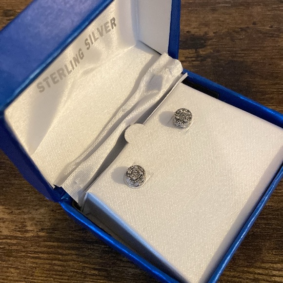 Silver Earrings - Picture 5 of 5